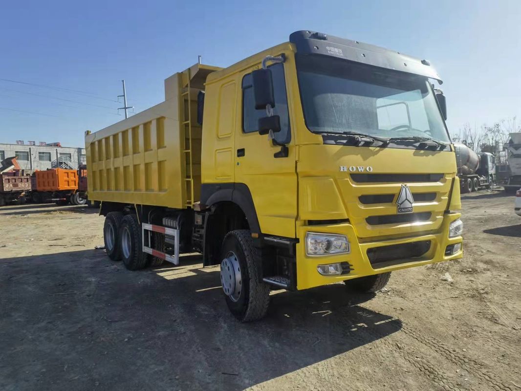 Utilizado Howo 6x4 camião de despejo camião de descarga Euro 2 emissões tanque de carga padrão comprimento ≥ 8m
