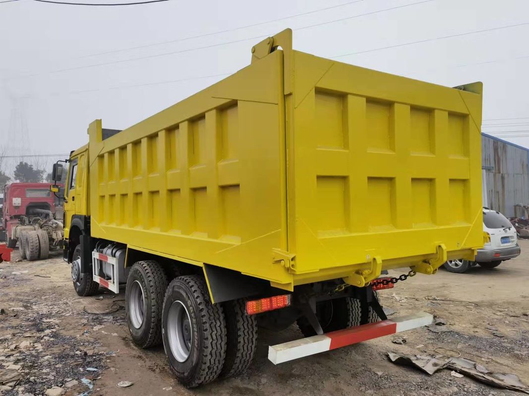 Utilizado Howo 6x4 camião de despejo camião de descarga Euro 2 emissões tanque de carga padrão comprimento ≥ 8m