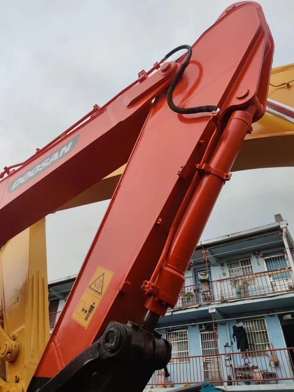 22500 kg Peso de trabalho Excavadora Doosan 225 usada com 2001-4000 horas de trabalho