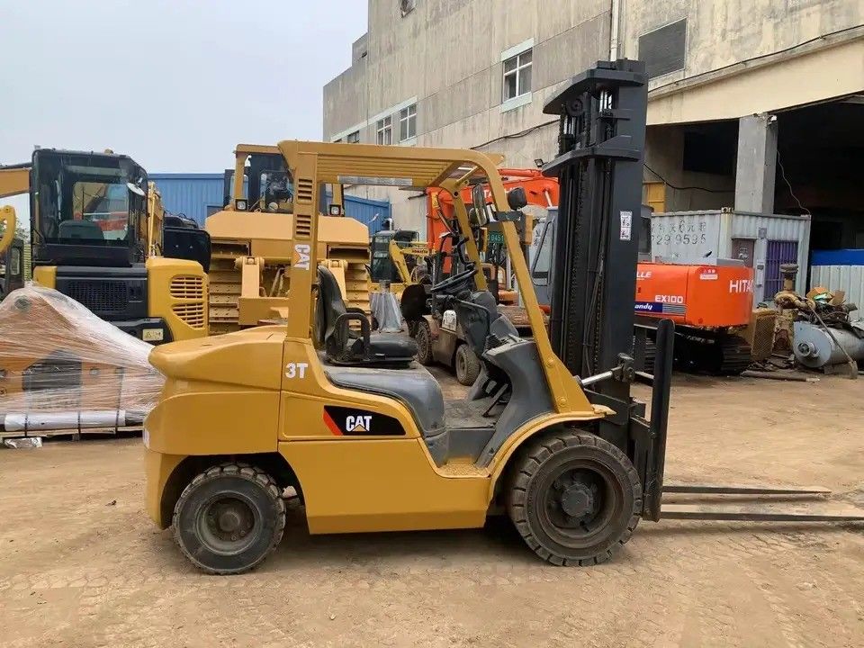 Ferramentas de elevação de 3 toneladas usadas CAT FD30 em empilhadeira diesel adequada para tarefas pesadas