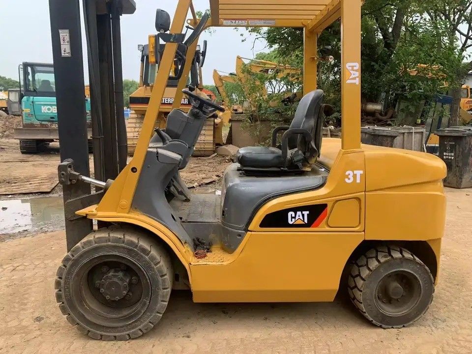 Ferramentas de elevação de 3 toneladas usadas CAT FD30 em empilhadeira diesel adequada para tarefas pesadas