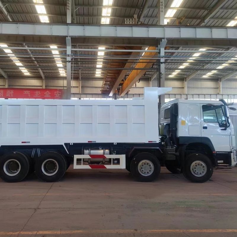 Howo 8x4 LHD Dump Tipper Truck com binário máximo 500-1000Nm e capacidade do motor 6-8L