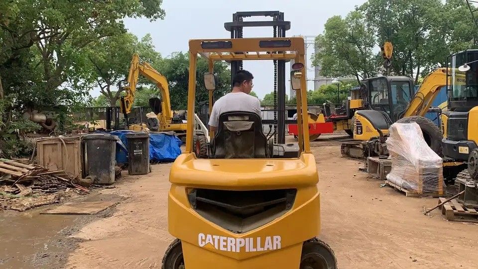 Carregadeira diesel de 3 toneladas no Japão com altura de elevação padrão e largura de garfo de 150 mm