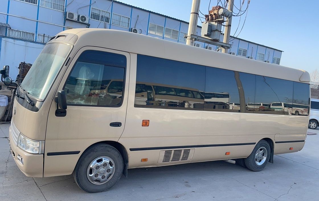 30 lugares LHD Driving Bus com 4104ml de cilindrada e combustível diesel para atender às suas necessidades