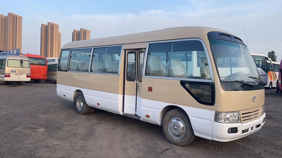 Ônibus de luxo de 30 lugares Toyo Ta Coaster com potência máxima de 113/5200kw e emissões EURO 3