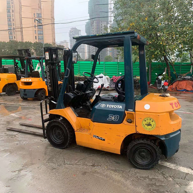 2012 Camião elevador de gasolina usado levantando 3 toneladas nos Emirados Árabes Unidos com lateral e tração nas quatro rodas