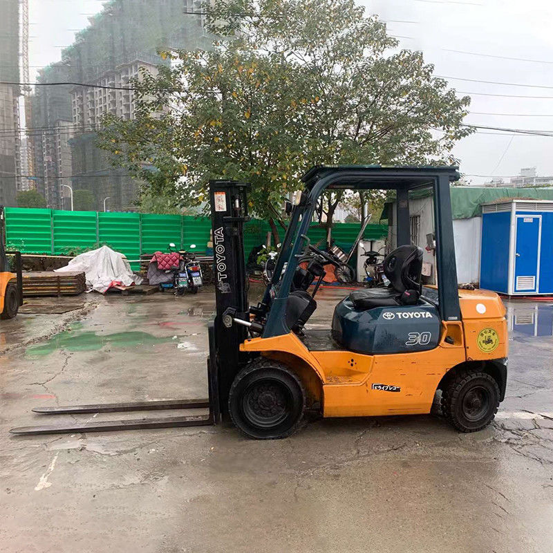 2012 Camião elevador de gasolina usado levantando 3 toneladas nos Emirados Árabes Unidos com lateral e tração nas quatro rodas
