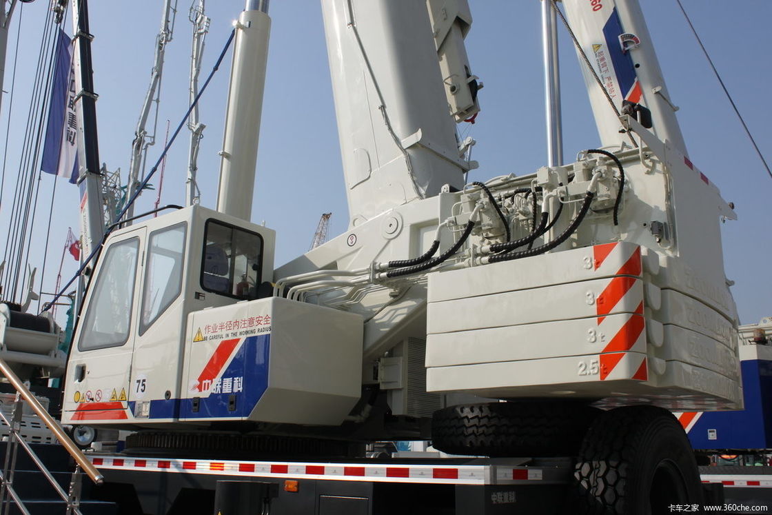 80 toneladas Máquina de guindaste Zoomlion Carro de guindaste x3000 Equipamento de elevação para o mercado dos Emirados Árabes Unidos