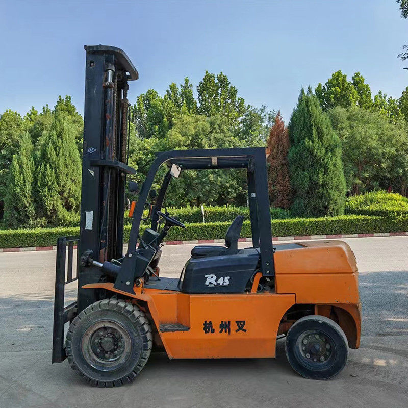 4.5 Ton Diesel Forklift 4WD Ideal para vários ambientes de trabalho e tarefas