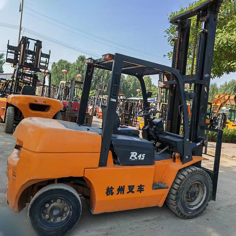 4.5 Ton Diesel Forklift 4WD Ideal para vários ambientes de trabalho e tarefas