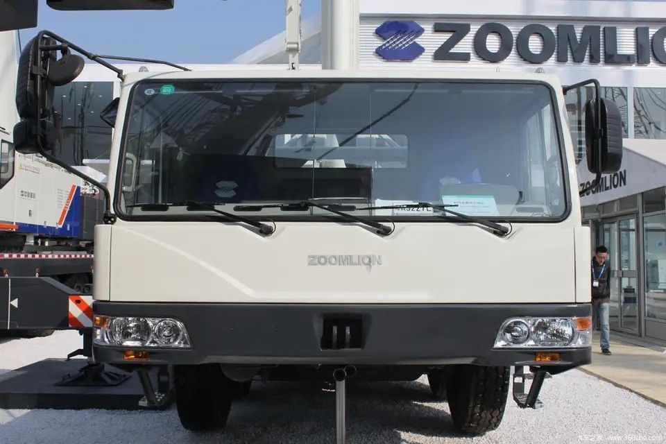 Usado Zoomlion 80 toneladas caminhão de guindaste x3000 Max. altura de elevação 42,3M Horas de trabalho 2001-4000