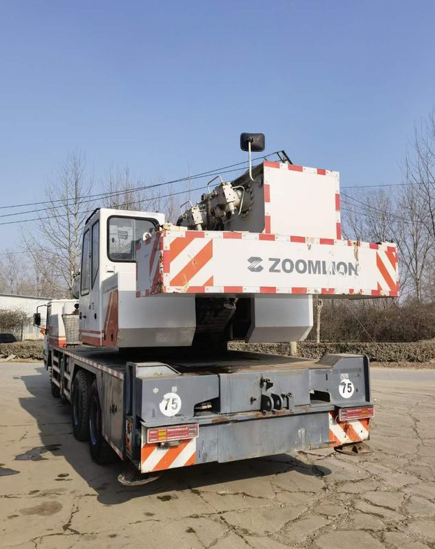 Usado Zoomlion 80 toneladas caminhão de guindaste x3000 Max. altura de elevação 42,3M Horas de trabalho 2001-4000