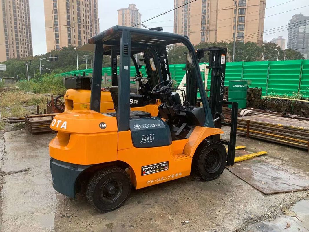 Lojas de materiais de construção Toyota Diesel usado 3 toneladas 7F empilhadeira com mudança lateral 3450 KG