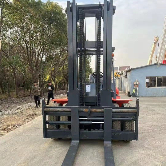Elevador em helicóptero diesel de 12 toneladas A solução perfeita para o manuseio de materiais pesados