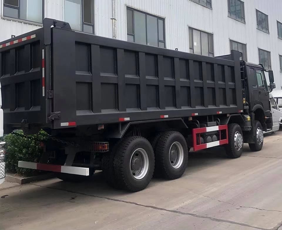 Utilizado Howo 8x4 12 Wheeler 24 30 metros cúbicos 35 toneladas 40 toneladas camião de despejo camião de descarga diesel para transporte de areia