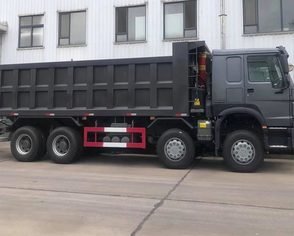 Utilizado Howo 8x4 12 Wheeler 24 30 metros cúbicos 35 toneladas 40 toneladas camião de despejo camião de descarga diesel para transporte de areia