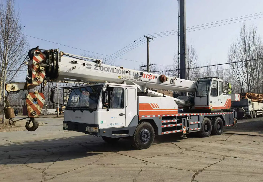 Guindaste de camião de 20 toneladas com binário de elevação nominal máximo de 980KN.m em QY25V e cor branca