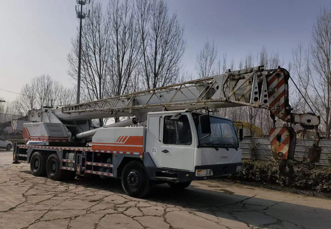 Guindaste de camião de 20 toneladas com binário de elevação nominal máximo de 980KN.m em QY25V e cor branca