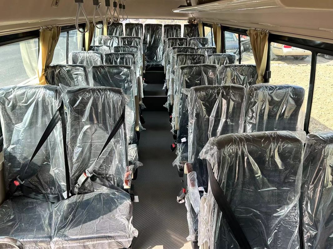 16 lugares com direção esquerda Minibus Van com transmissão manual e capacidade de motor de 4L