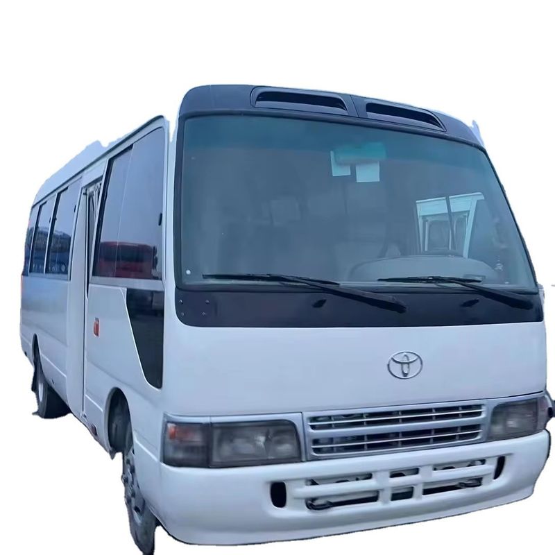 Autocarro Toyota Coaster com pneus 9.00R20 e capacidade de motor de 4L