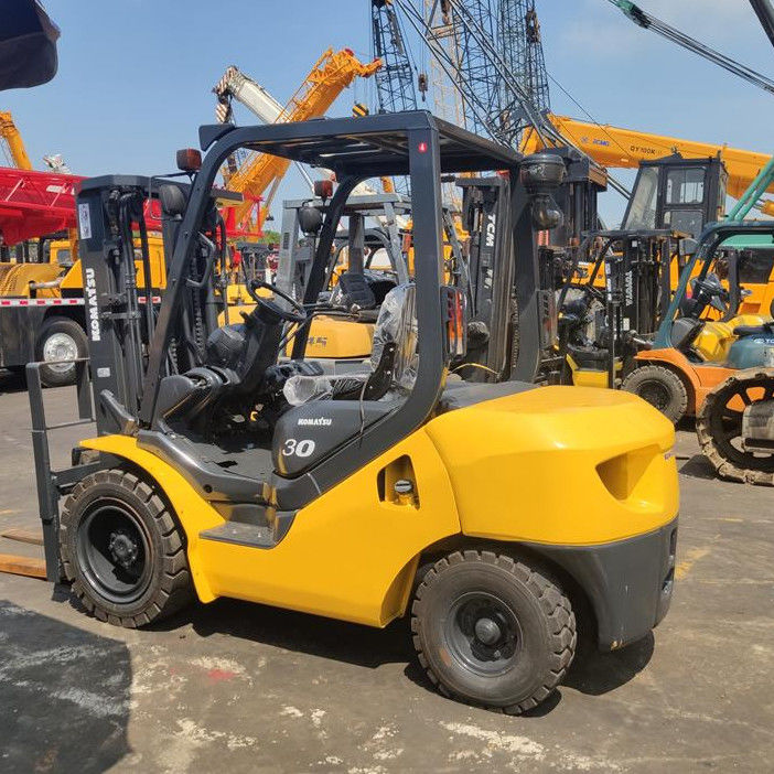 Elevadores de forquilhas automáticos Komatsu de 3 toneladas diesel FD30 com potência de motor de 48 kW