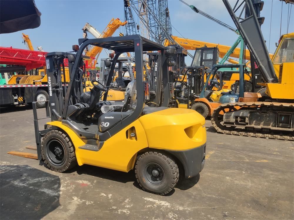 3000 kg Ferramentas de elevação Em boas condições Empilhadeira Komatsu para a sua empresa