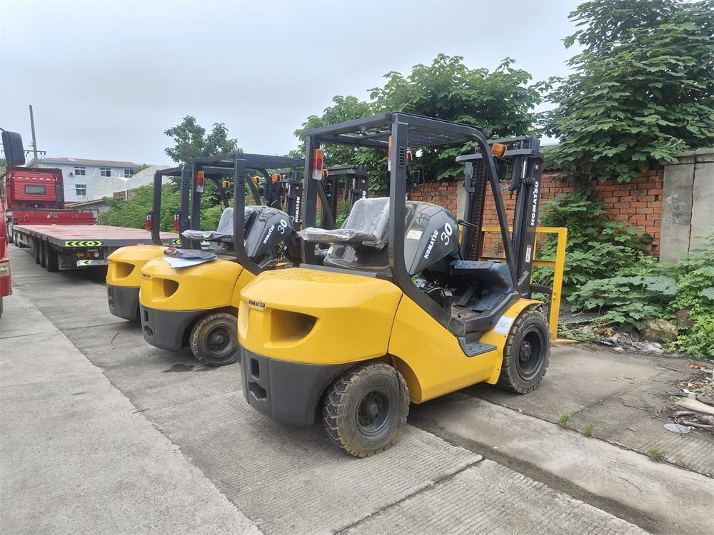 3000 kg Ferramentas de elevação Em boas condições Empilhadeira Komatsu para a sua empresa