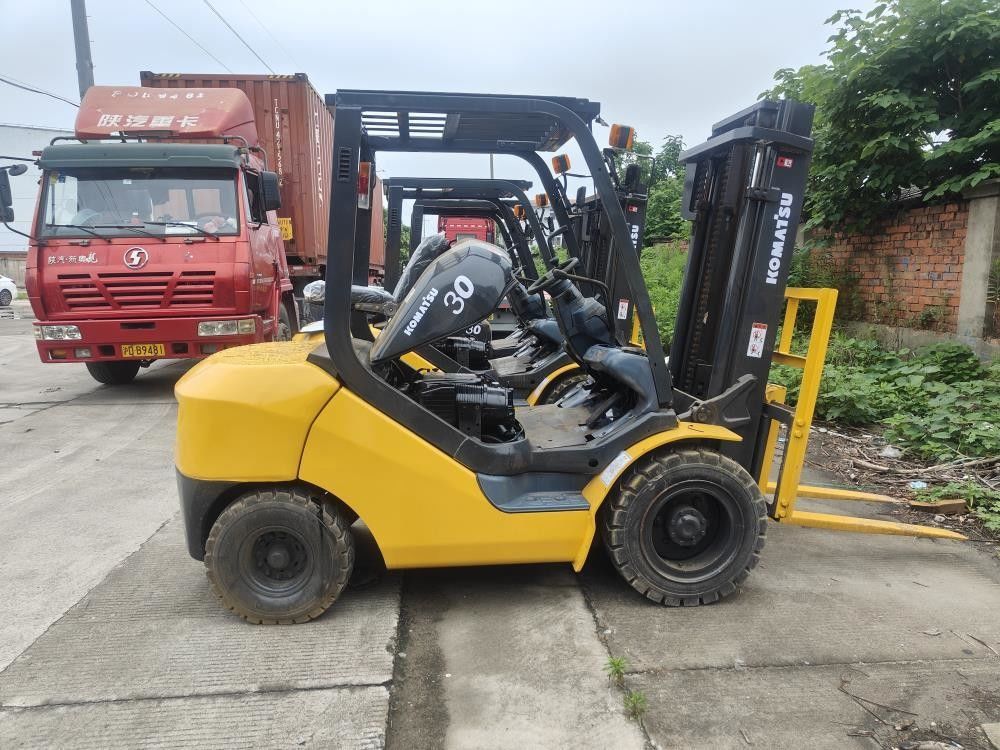 3000 kg Ferramentas de elevação Em boas condições Empilhadeira Komatsu para a sua empresa
