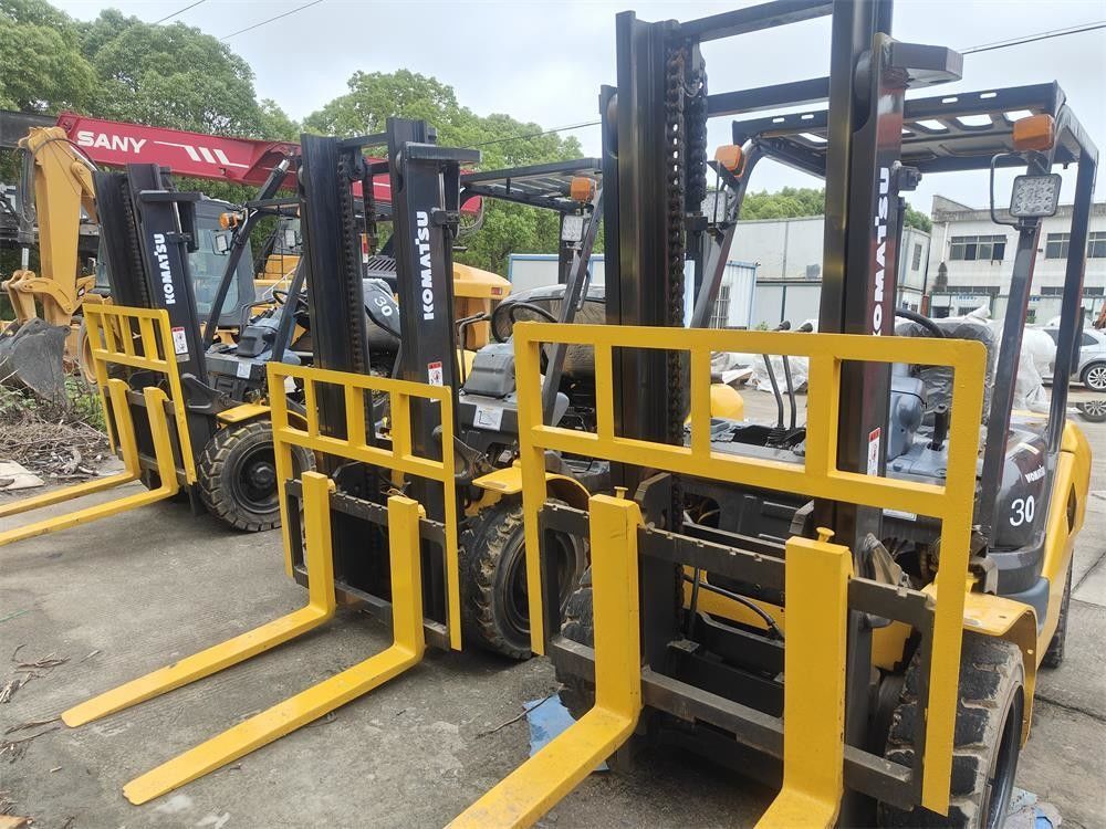 3000 kg Ferramentas de elevação Em boas condições Empilhadeira Komatsu para a sua empresa