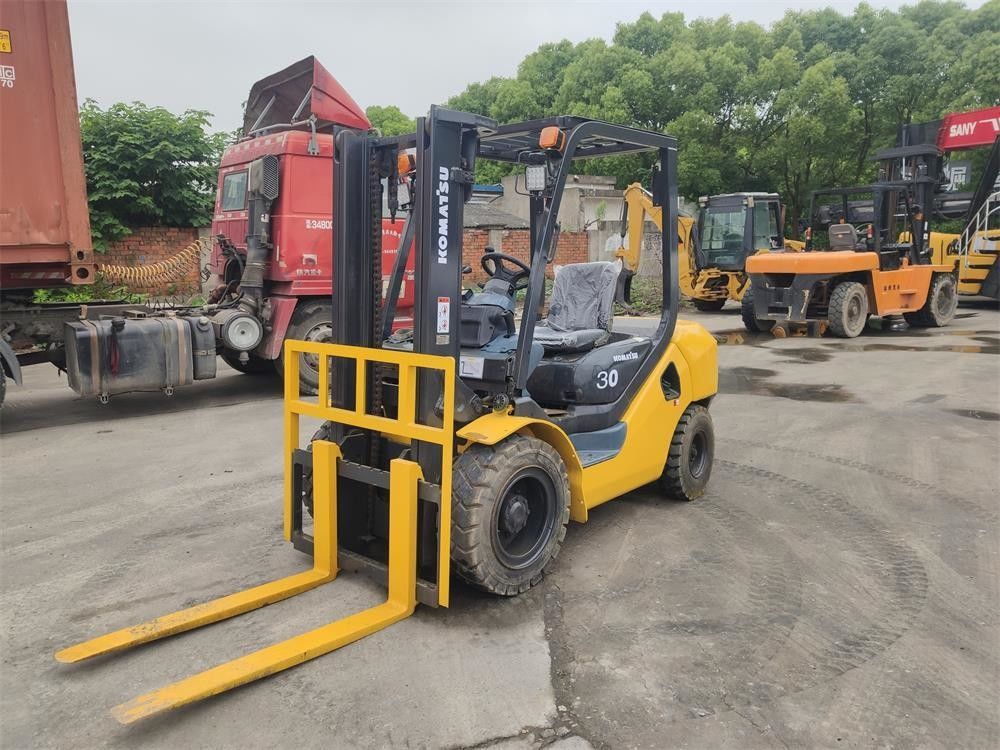 Melhor Venda 3 toneladas Komatsu empilhadeira usada embreagem automática diesel para fábrica