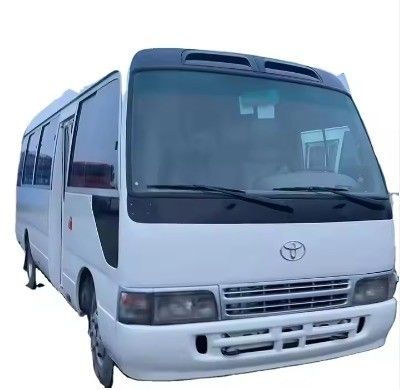 Autocarro Toyota Coaster de direção esquerda acessível com pneus 9.00R20 e 113/5200 Max Power