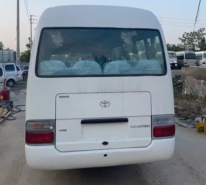 Autocarro Toyota Coaster de direção esquerda acessível com pneus 9.00R20 e 113/5200 Max Power