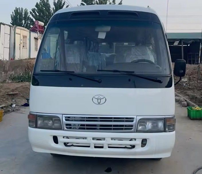 Autocarro Toyota Coaster de direção esquerda acessível com pneus 9.00R20 e 113/5200 Max Power
