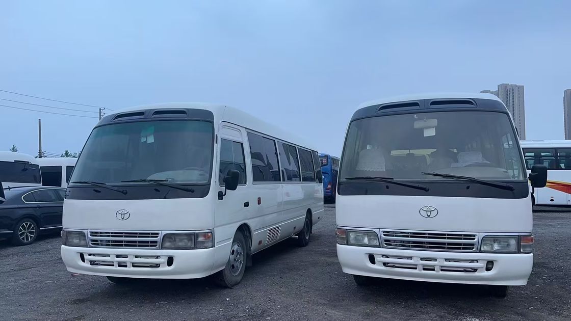 Direção esquerda Toyota Coaster Bus com 9.00R20 Pneus e 4L capacidade do motor