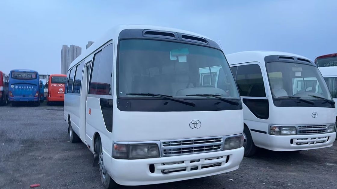 Direção esquerda Toyota Coaster Bus com 9.00R20 Pneus e 4L capacidade do motor