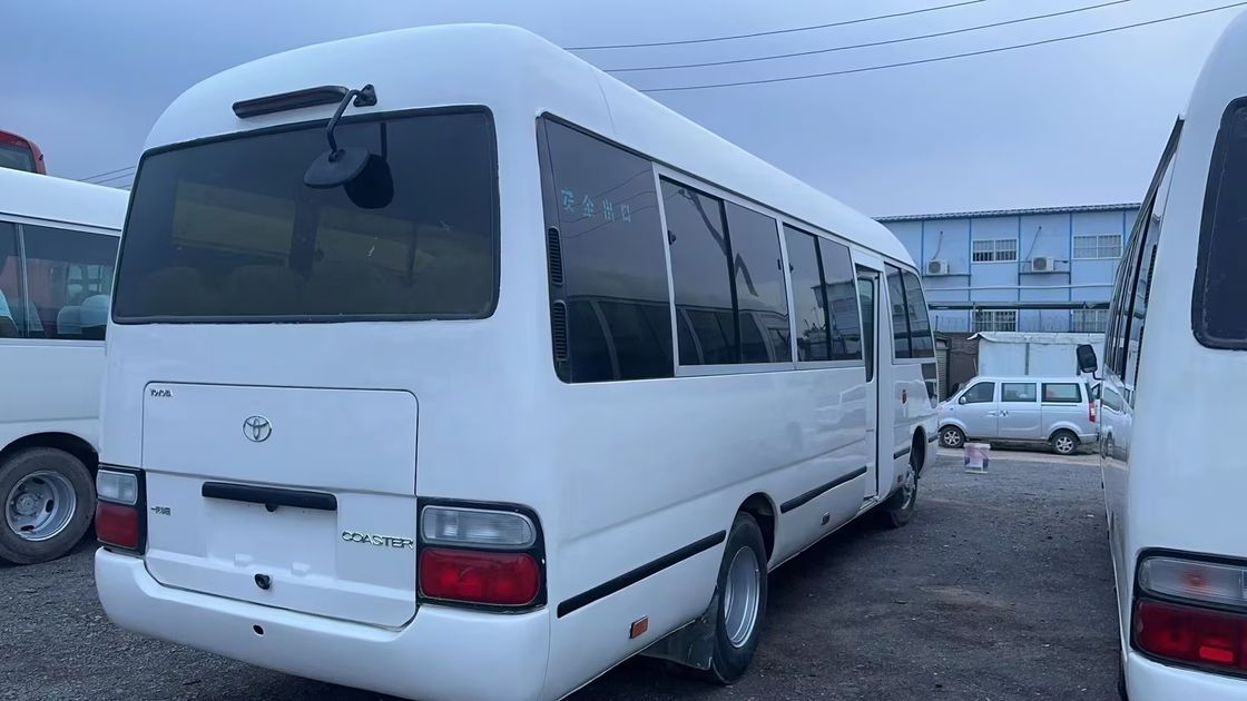 Direção esquerda Toyota Coaster Bus com 9.00R20 Pneus e 4L capacidade do motor