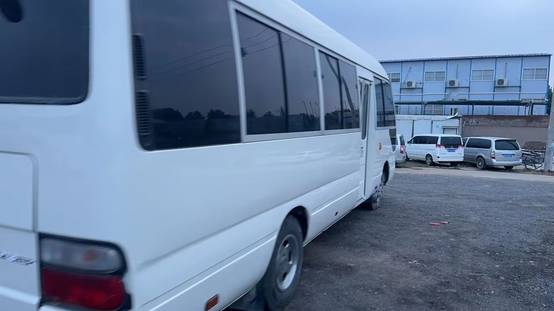 Direção esquerda Toyota Coaster Bus com 9.00R20 Pneus e 4L capacidade do motor