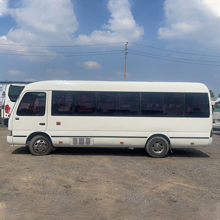 Autocarro Toyota Coaster de direção esquerda 26 lugares e 30 lugares Minibus com capacidade de motor 4L