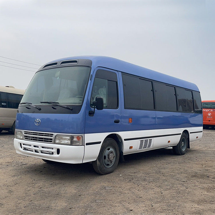 Requisito do cliente Compre um autocarro usado Toyota Coaster com 30 lugares e direção à esquerda