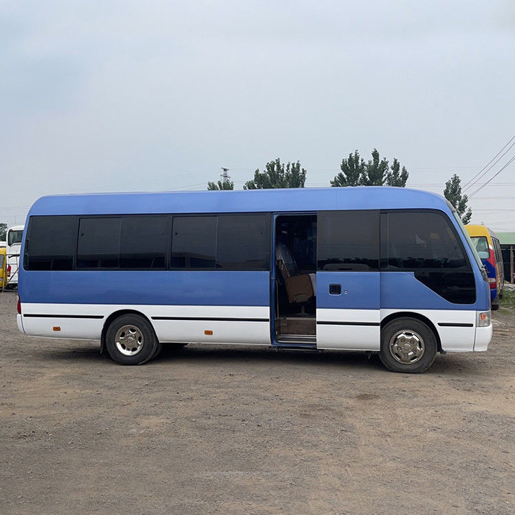 Requisito do cliente Compre um autocarro usado Toyota Coaster com 30 lugares e direção à esquerda