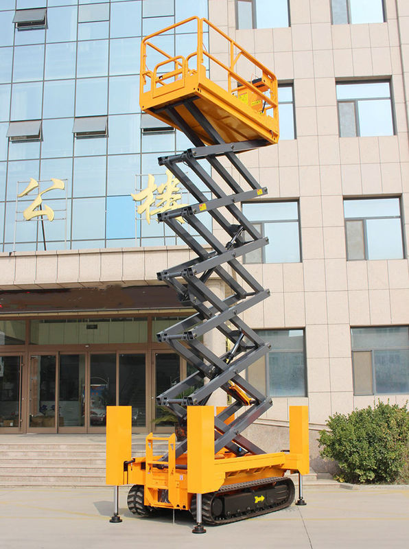 Elevador de tesoura hidráulico autopropulsado com distância entre rodas de 1360 mm para elevação de ferramentas no solo