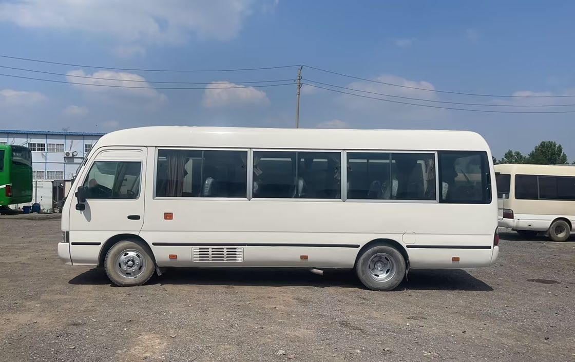 7m 30 lugares Toyo Ta Coaster Motor de ônibus Capacidade 4L Dimensões globais mm 7725x2000x2600