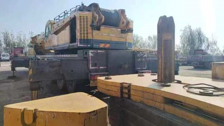 400 toneladas QAY400 guindaste de caminhão móvel hidráulico em Shanghai válvula hidráulica superior para elevação