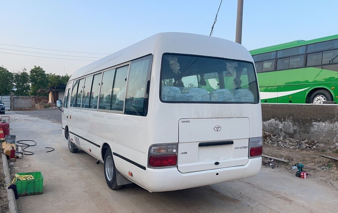 30 lugares Coaster Bus RHD Toyota Bus com 3.9ml de cilindrada e Euro 3 emissões padrão