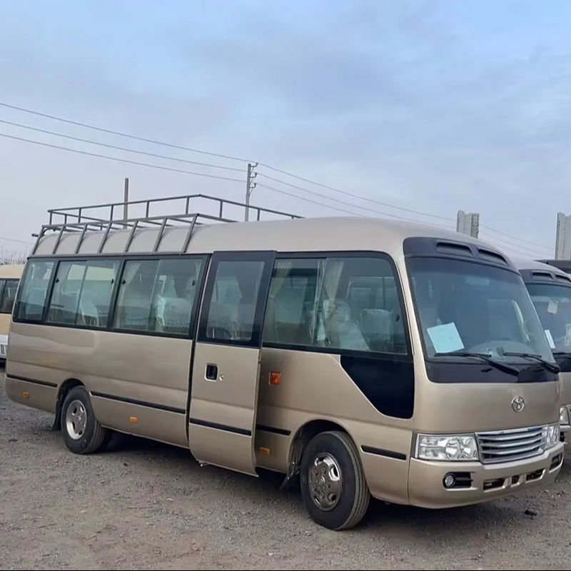 Ônibus de coaster com motor diesel 23-30 lugares em boas condições 6-8L capacidade para dentro do orçamento