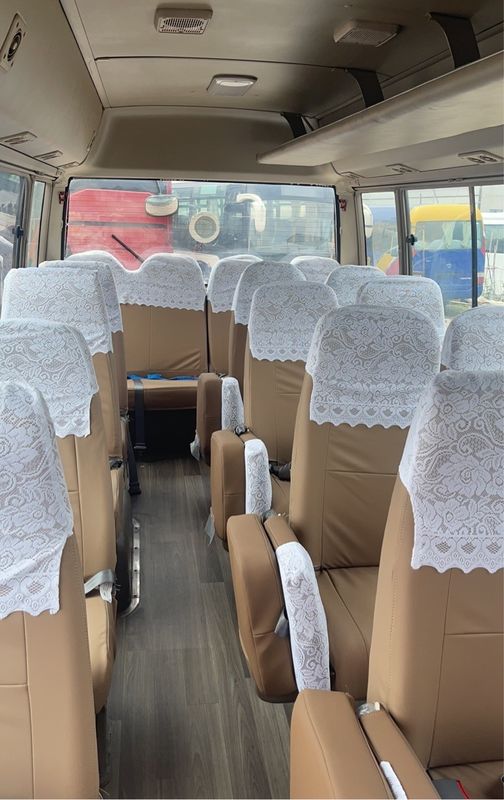 Autocarro Toyota de 30 lugares usado em boas condições para transporte público