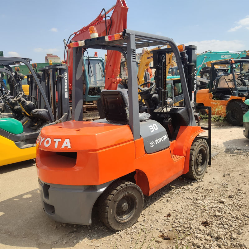 FD30 3 toneladas de empilhadeira Toyota Diesel usada com 2001-4000 horas de trabalho e peso de 3450 kg