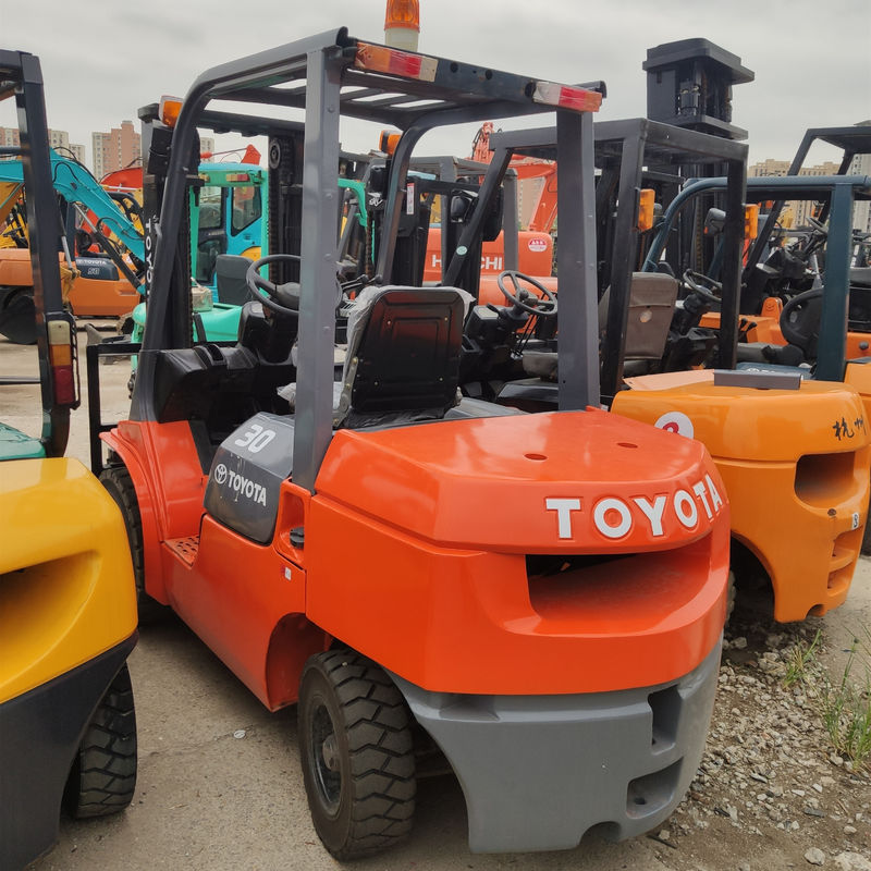 FD30 3 toneladas de empilhadeira Toyota Diesel usada com 2001-4000 horas de trabalho e peso de 3450 kg