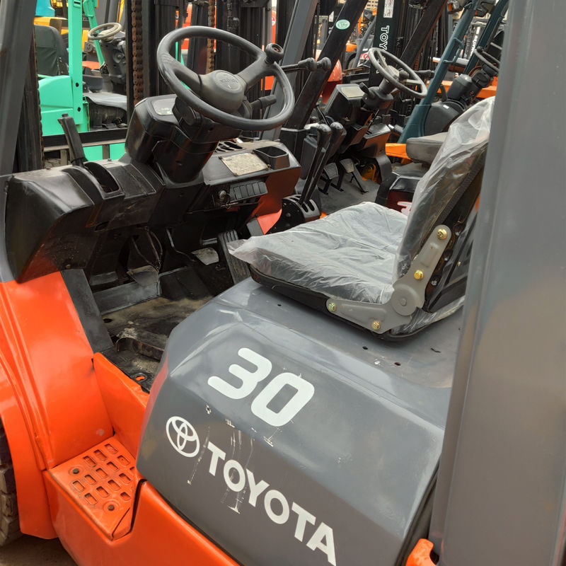 FD30 3 toneladas de empilhadeira Toyota Diesel usada com 2001-4000 horas de trabalho e peso de 3450 kg