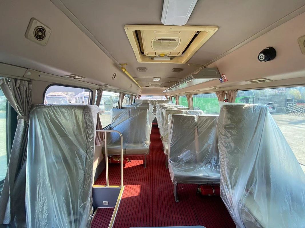 30 lugares 4 * 2 Toyota Coaster Bus G.V.W 7400kg Usado para o seu transporte de passageiros